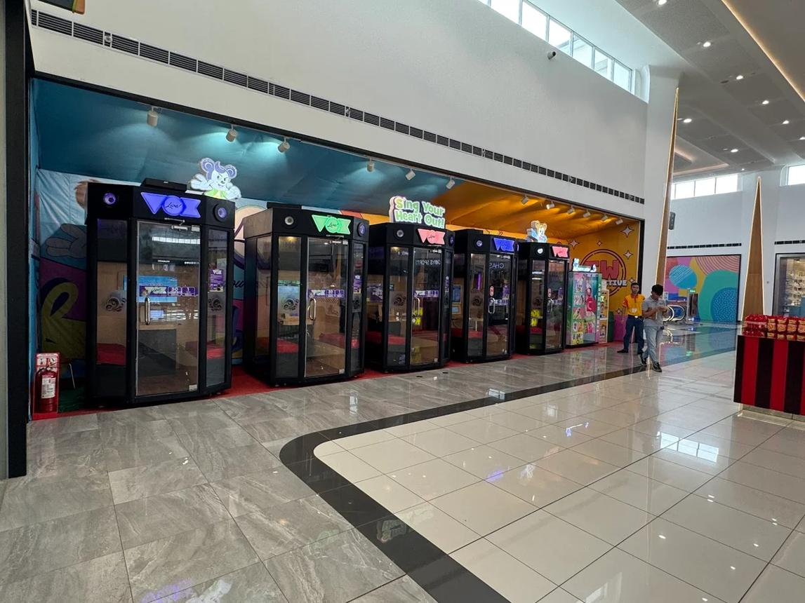Karaoke Box Tự Động Tại Trung Tâm Thương Mại Hiện Đại