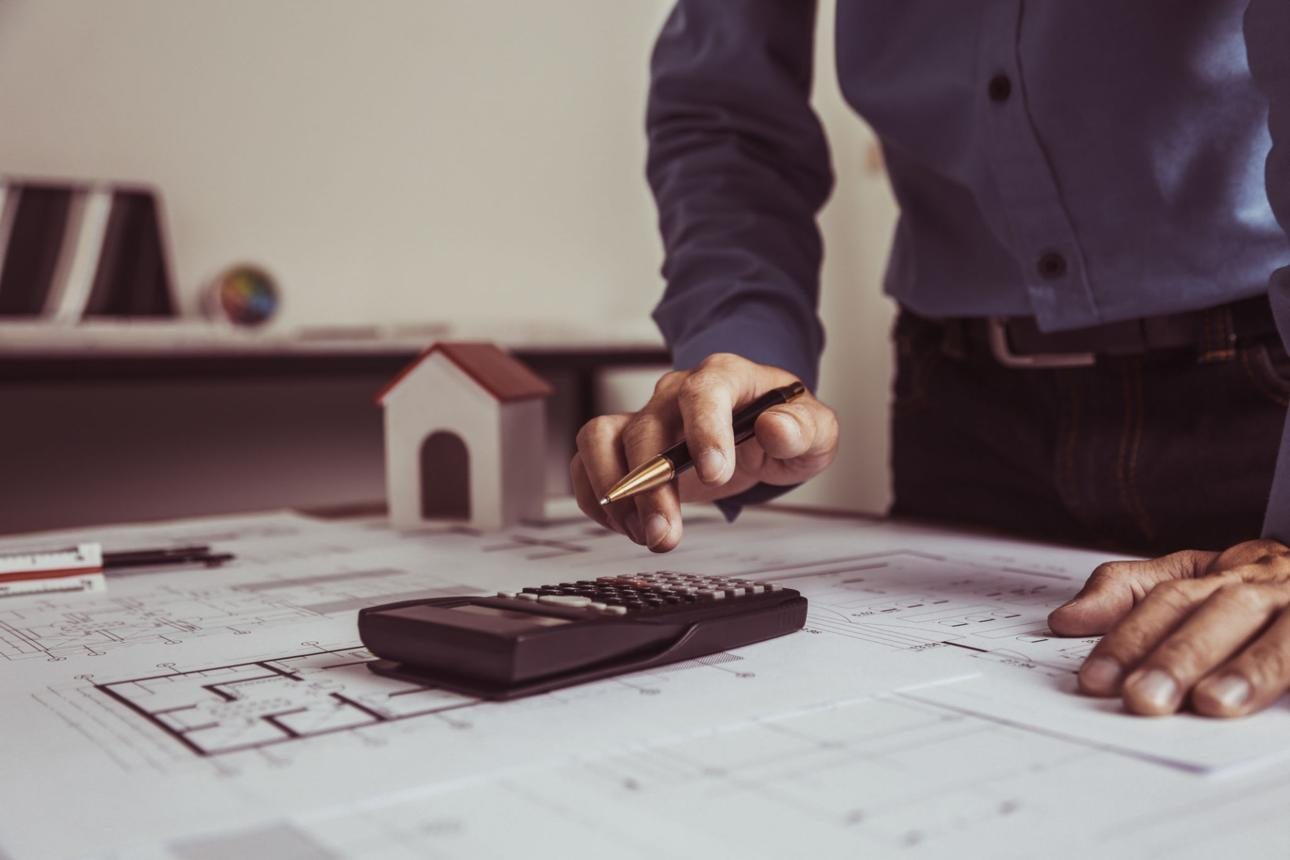 Lập kế hoạch chi phí và dự toán ngân sách xây nhà.