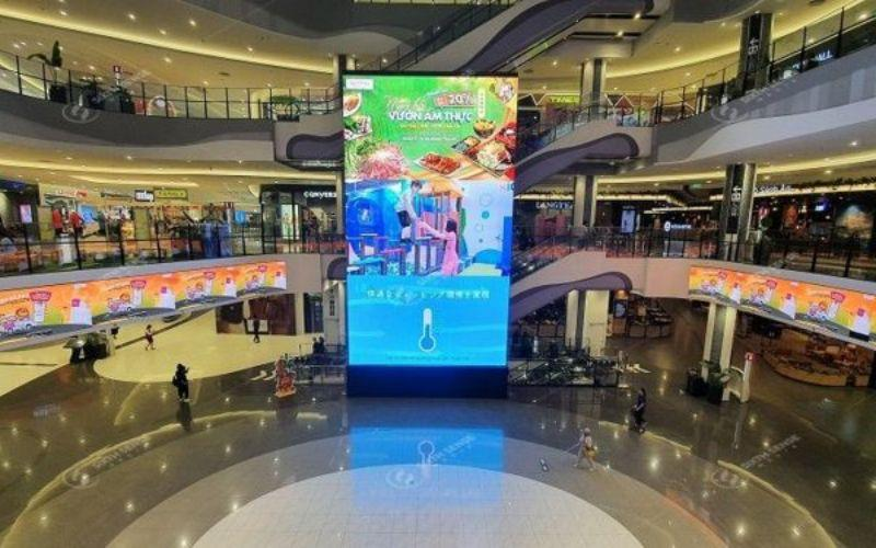 Màn hình LED kính trong trung tâm thương mại